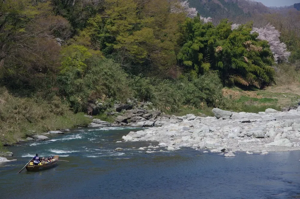 ラインくだり（鉄橋下にスポット設置）